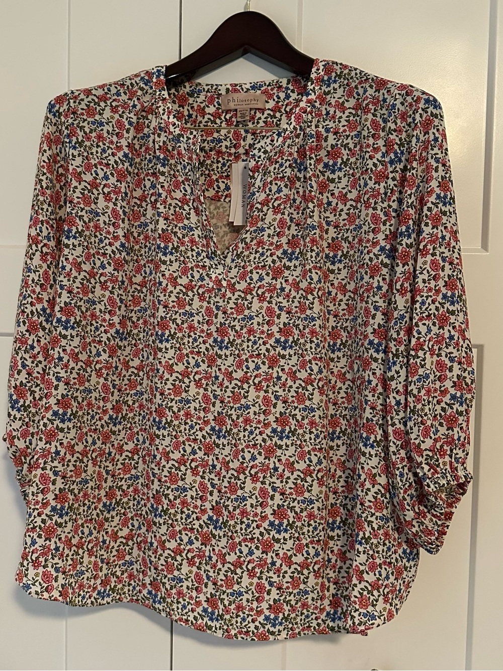Philosophy Plus Size Cream Floral Split-Neck Blouse with‎ Red & Blue Flowers NWT